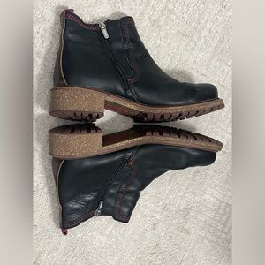Pikolinos Aspen Leather Ankle Boots